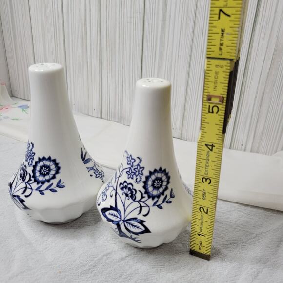 Vintage J&K Meakin Blue Onion Salt & Pepper Shaker Set 5.25" Nordic England MCM - Picture 8 of 12